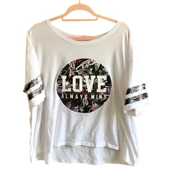 Betsey Johnson Love Varsity Boyfriend Tee White, Size 1X, Pride 2023 - Picture 5 of 12